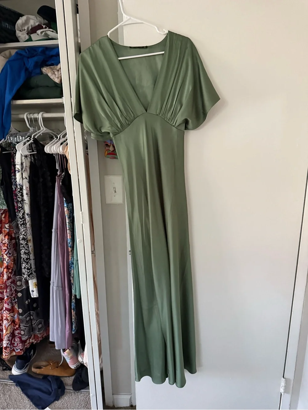 Abercrombie V-Neck Flutter Sleeve Formal Maxi Dress